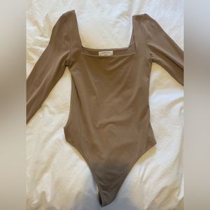 Babaton squareneck long sleeve body suit- constant caramel